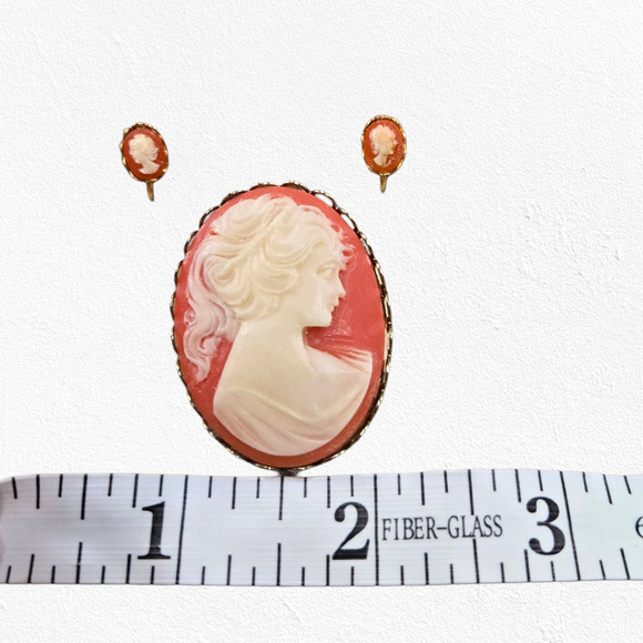 1960s Vintage Cameo Brooch & Clip-On Earrings Set Gold Tone Pink Costume Jewelry - Picture 7 of 8